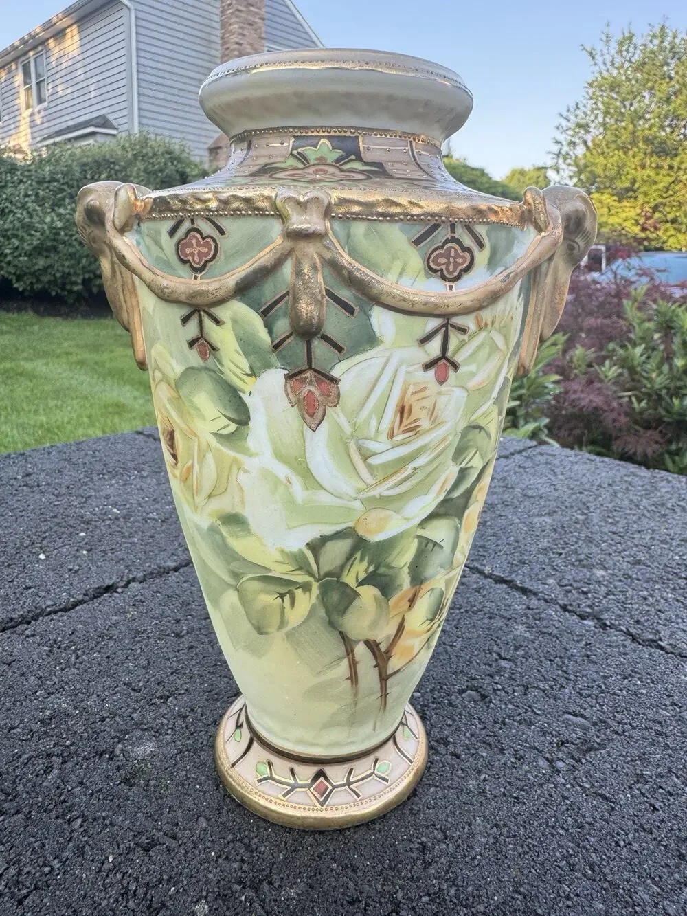 Antique Nippon Hand Painted Vase Roses Gold Moriage M in Wreath Morimura 9